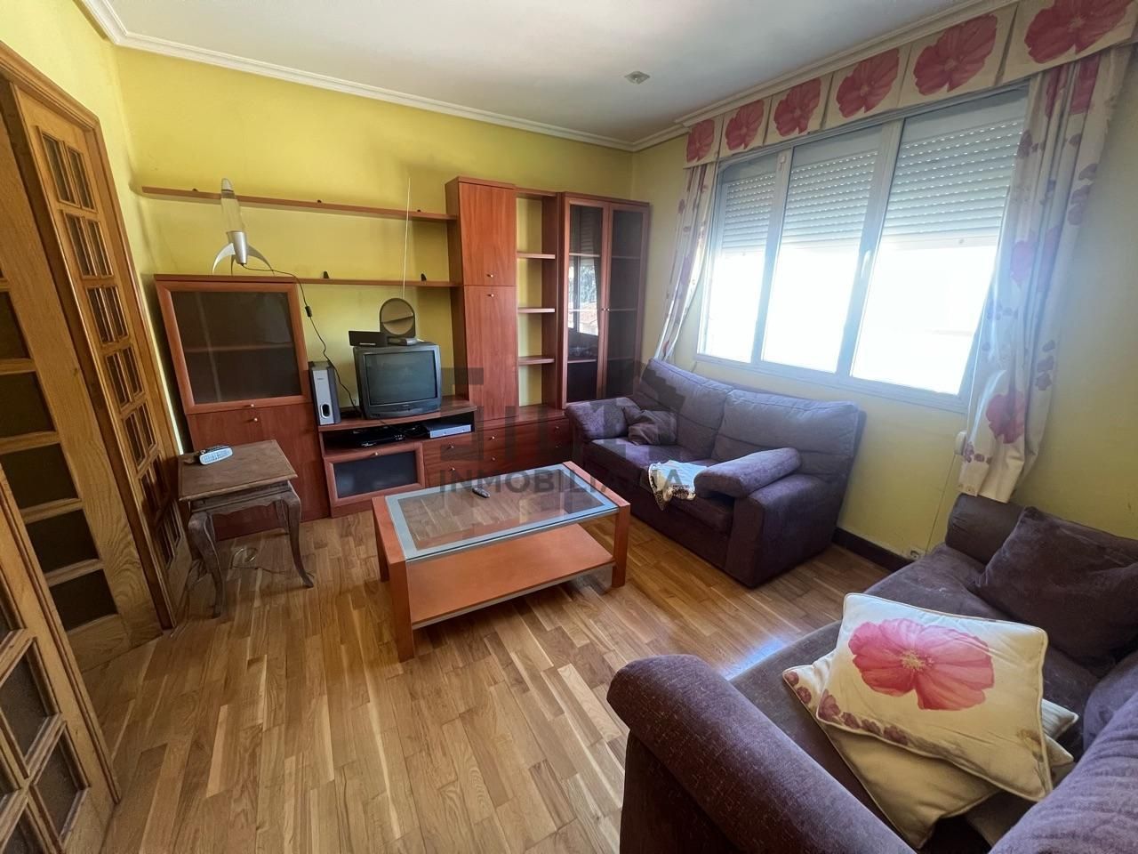Sala d'estar de Pis en venda en Ourense Capital  amb Aire condicionat, Calefacció i Moblat