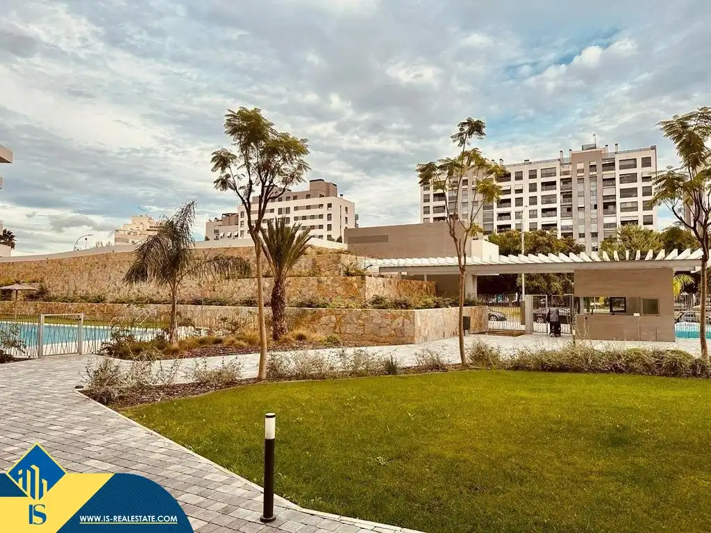 Terraza de Piso en venta en Alicante / Alacant con Terraza, Amueblado y Piscina comunitaria