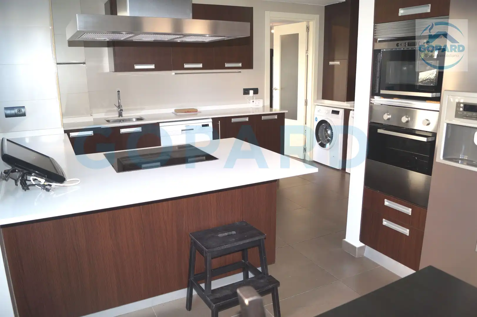 Cocina de Casa adosada de alquiler en Villanueva de la Cañada con Aire acondicionado, Calefacción y Jardín privado
