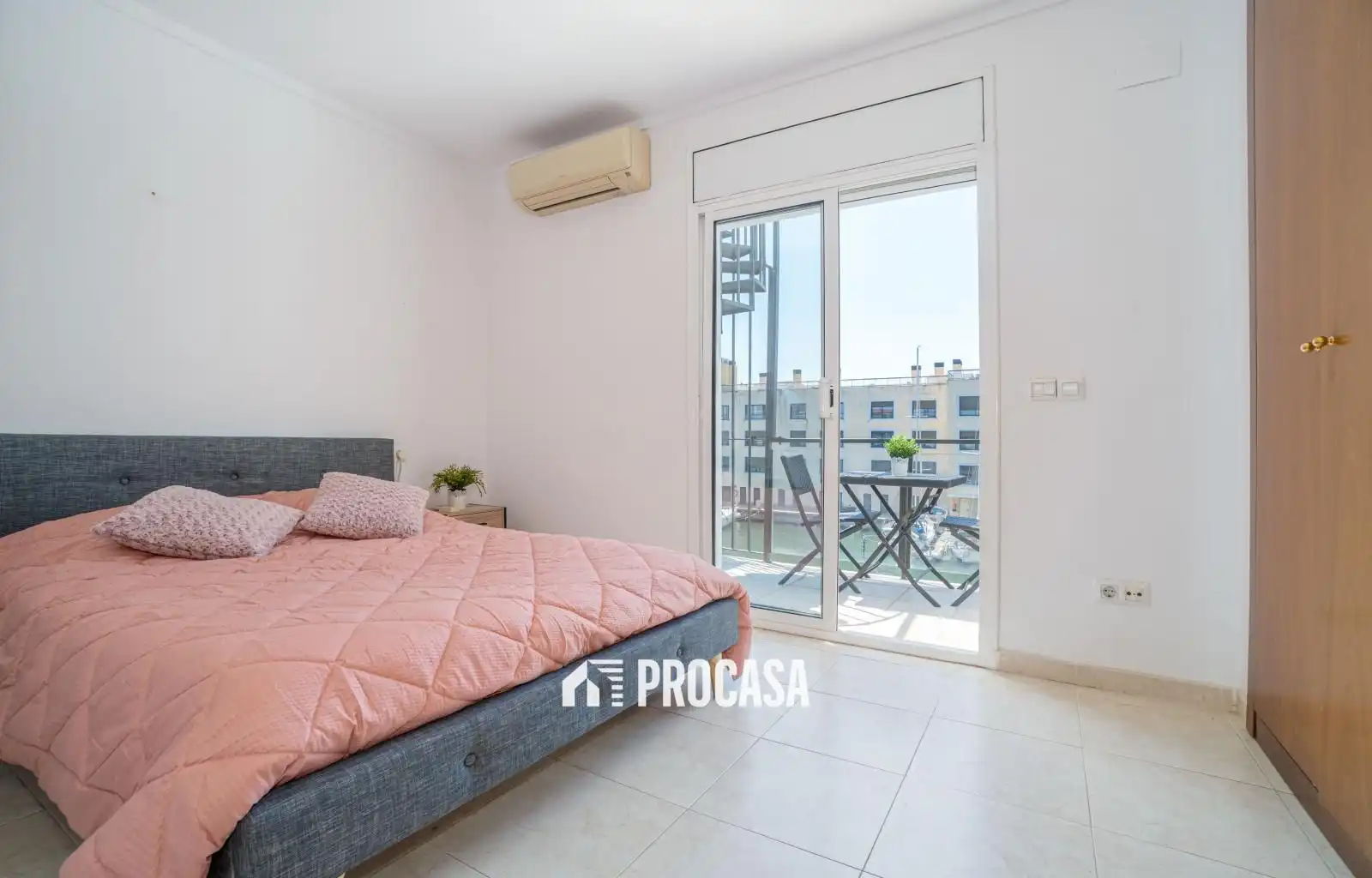 Dormitori de Casa adosada en venda en Empuriabrava amb Aire condicionat, Calefacció i Traster