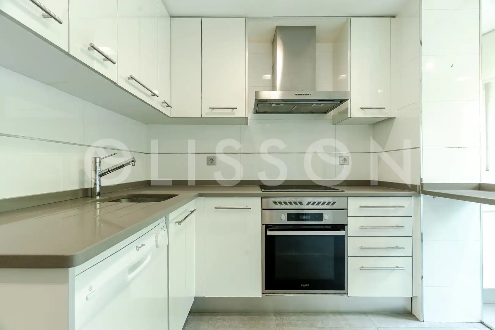 Cocina de Dúplex en venta en La Moraleja con Aire acondicionado, Calefacción y Jardín privado