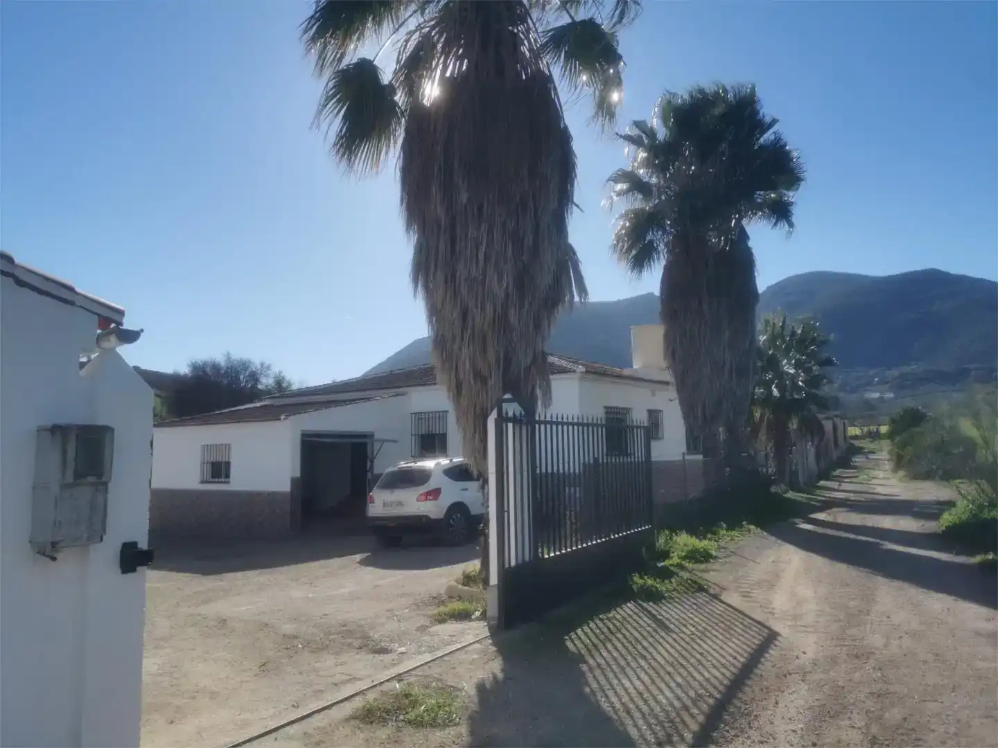 Vista exterior de Casa o xalet en venda en Olvera amb Aire condicionat, Jardí privat i Traster