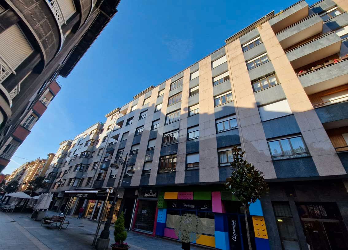 Vista exterior de Àtic en venda en Mieres (Asturias) amb Calefacció, Parquet i Terrassa