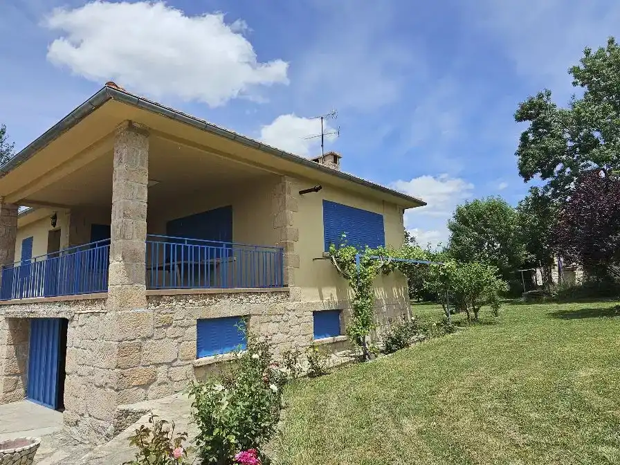 Vista exterior de Pis en venda en Santo Tomé del Puerto amb Jardí privat i Traster