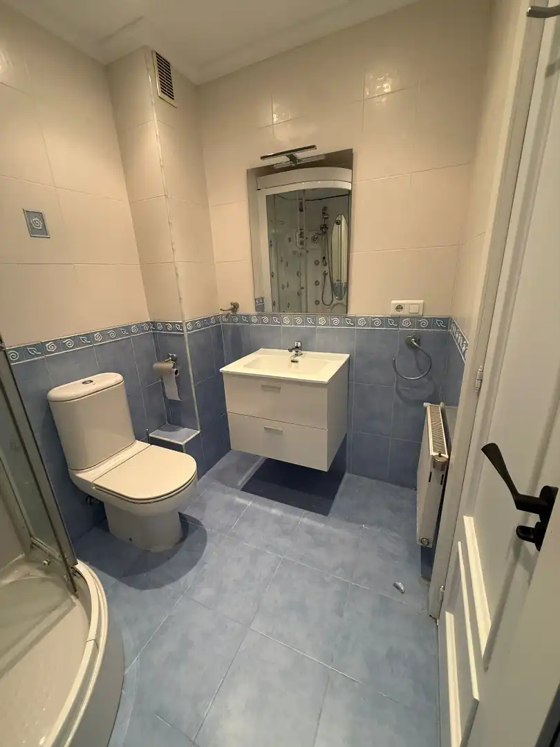 Baño de Piso en venta en Burgos con Calefacción y Terraza