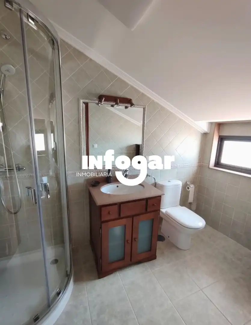 Baño de Ático de alquiler en O Rosal   con Calefacción, Parquet y Terraza