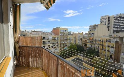 Exterior view of Flat for sale in  Barcelona Capital  with Air Conditioner and Balcony