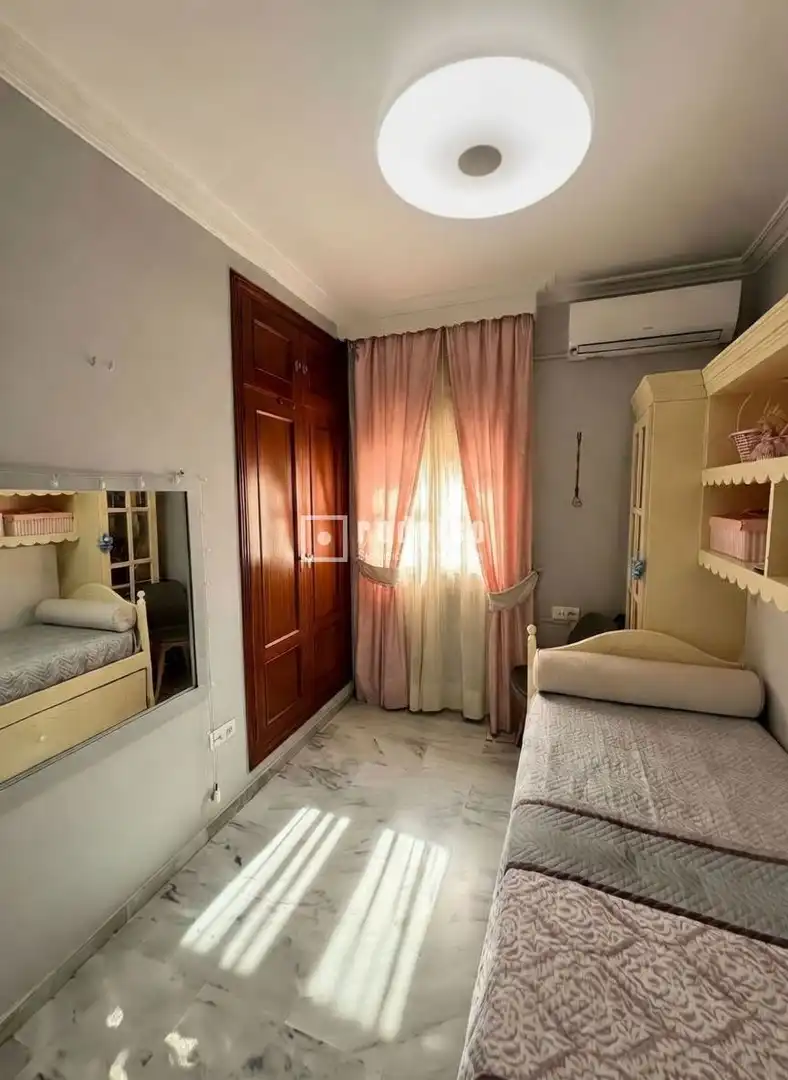 Habitación de Casa o chalet en venta en Mairena del Aljarafe con Aire acondicionado, Terraza y Trastero