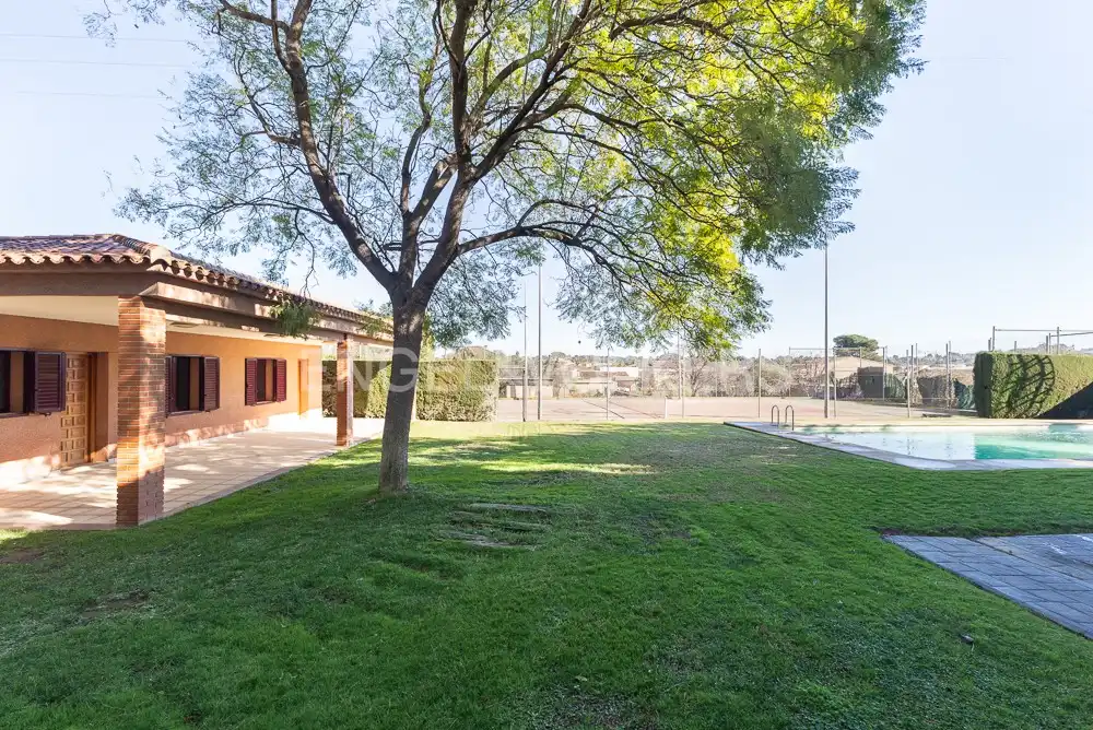 Houses for sale in La Pobla de Vallbona  with Air Conditioner, Heating and Private garden