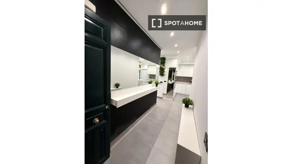 Bathroom of Apartments for share in Madrid  with Air Conditioner, Heating and Terrace