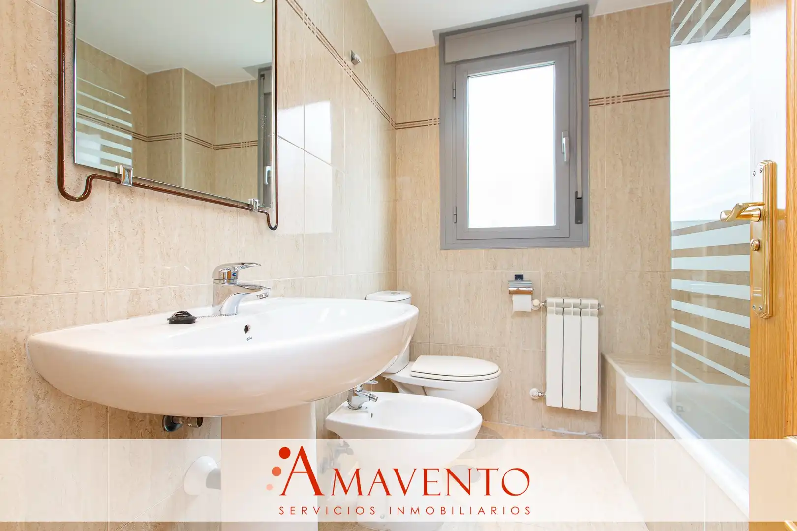 Bathroom of Flat for rent in Paracuellos de Jarama  with Air Conditioner, Heating and Private garden