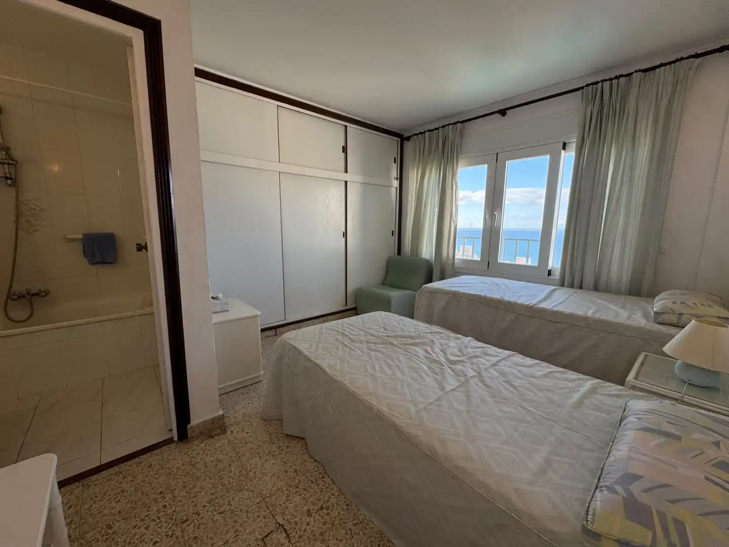 Habitación de Apartamento en venta en Estepona con Terraza, Piscina y Amueblado