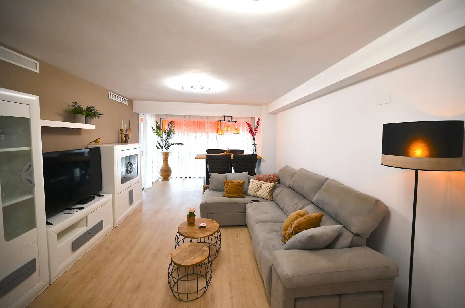Sala de estar de Apartamento en venta en Torremolinos con Aire acondicionado, Amueblado y Alarma