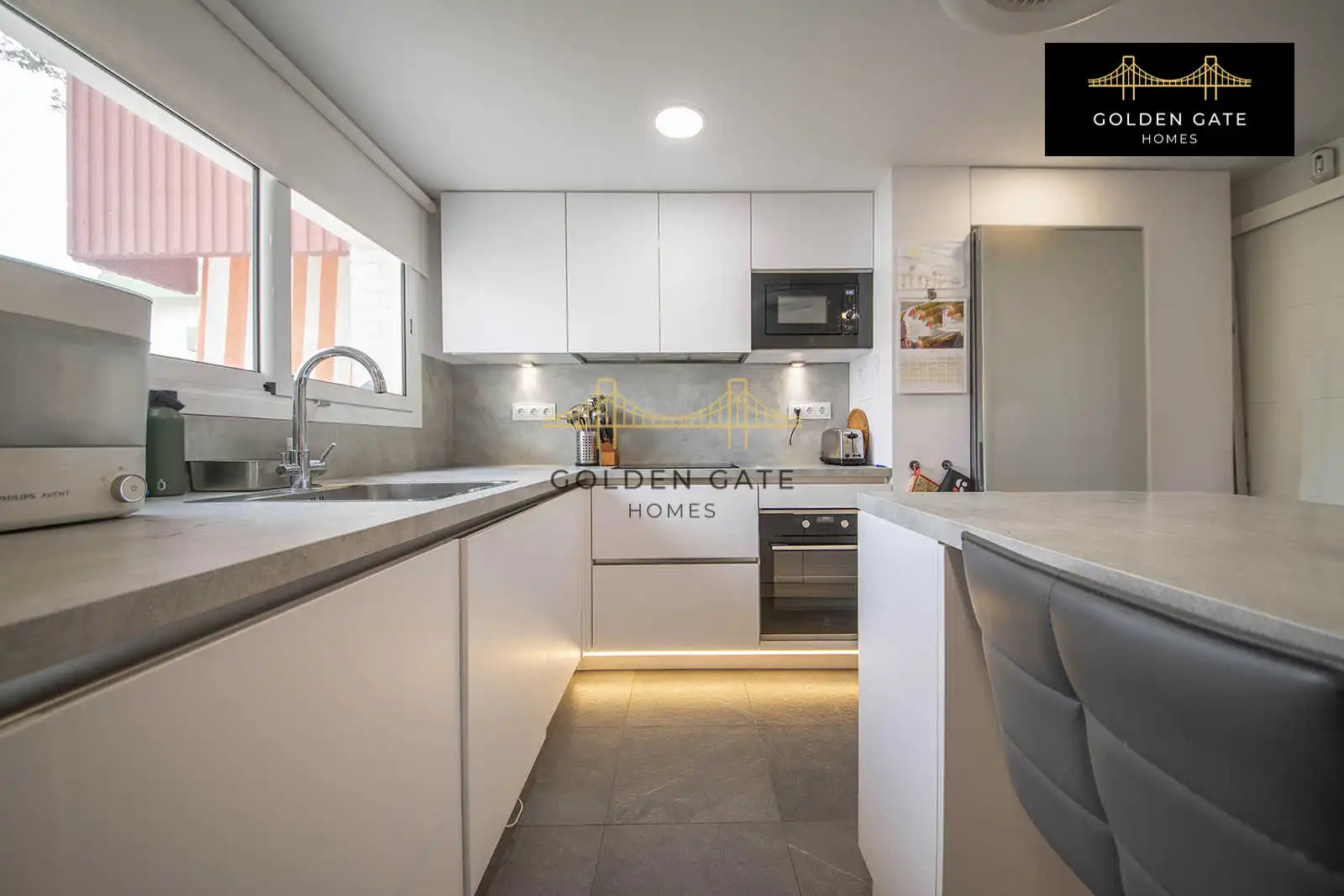 Kitchen of Flat for sale in El Masnou  with Air Conditioner, Heating and Parquet flooring