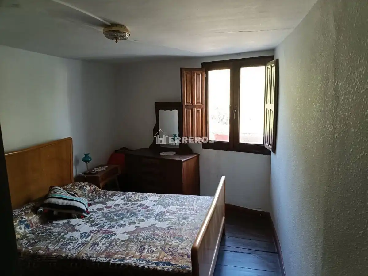 Habitación de Casa o chalet en venta en Villanueva de Cameros con Calefacción, Trastero y Balcón