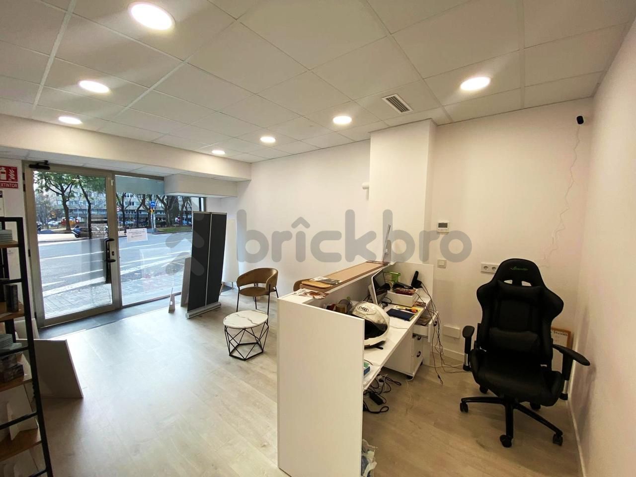 Vista exterior de Local en venta en  Barcelona Capital