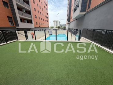 Appartamento con piscina in vendita a Entrenúcleos