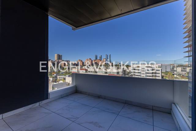 Piso en Alquiler en Virgen del Cortijo - Manoteras