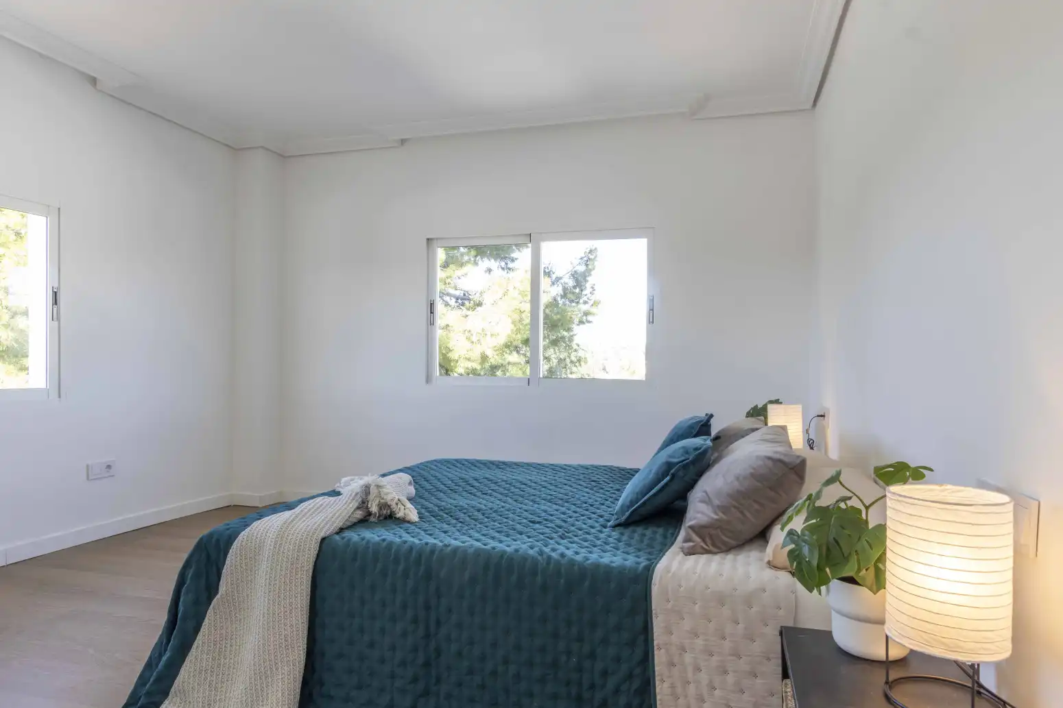 Dormitori de Casa o xalet en venda en La Pobla de Vallbona amb Jardí privat i Piscina