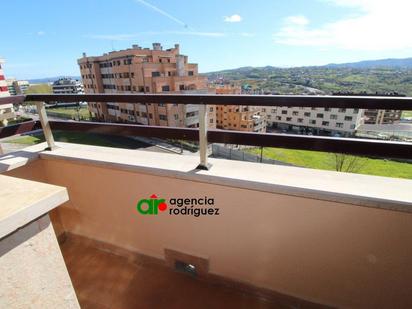 Vista exterior de Pis en venda en Oviedo  amb Balcó