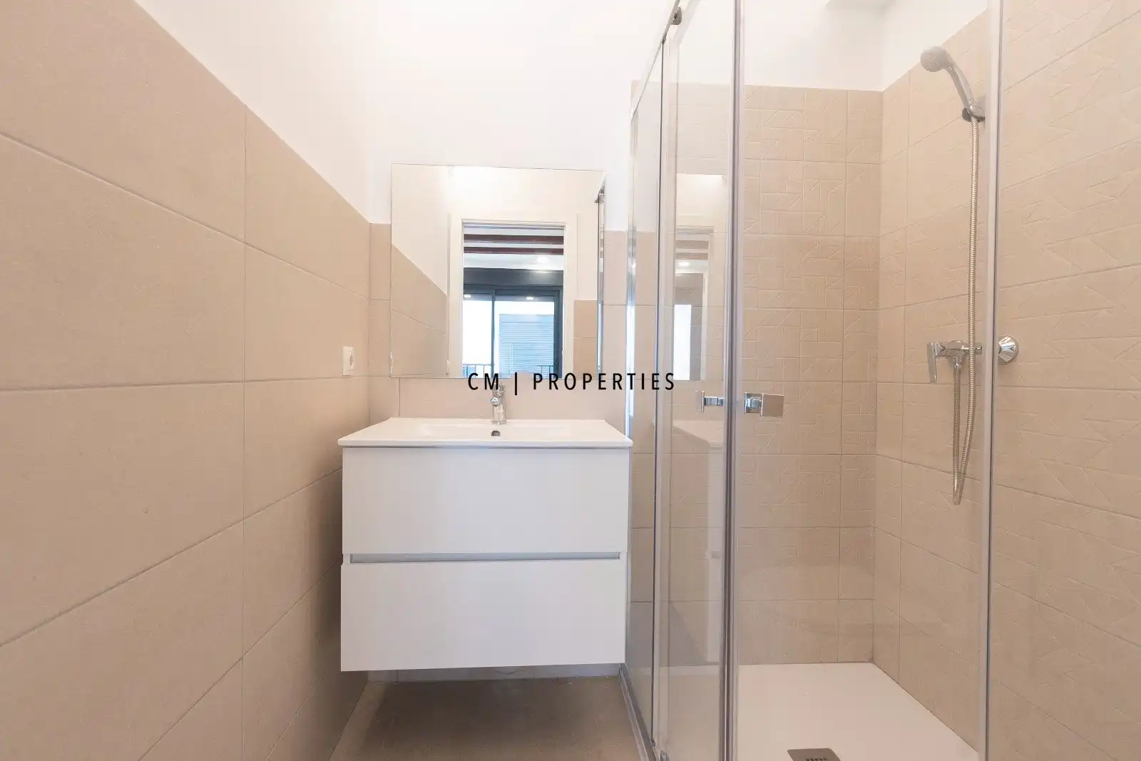Bathroom of Flat for sale in Valencia  with Air Conditioner, Heating and Swimming Pool