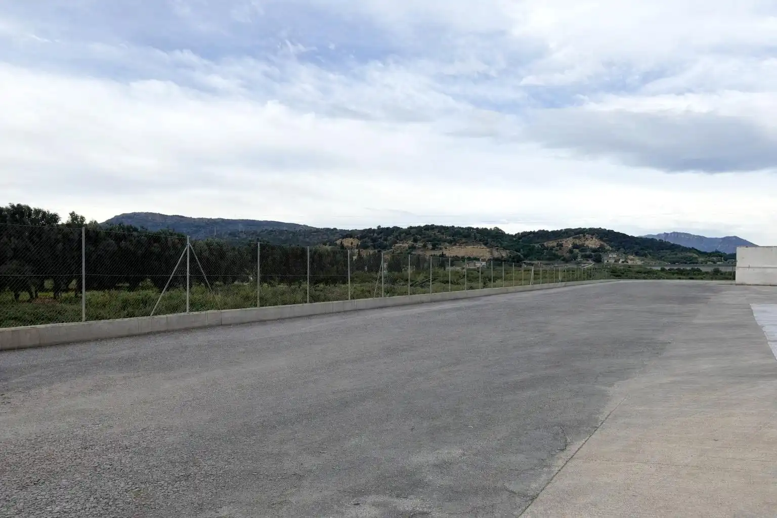 Außenansicht von Fabrikhallen zum Verkauf in Sagunto / Sagunt