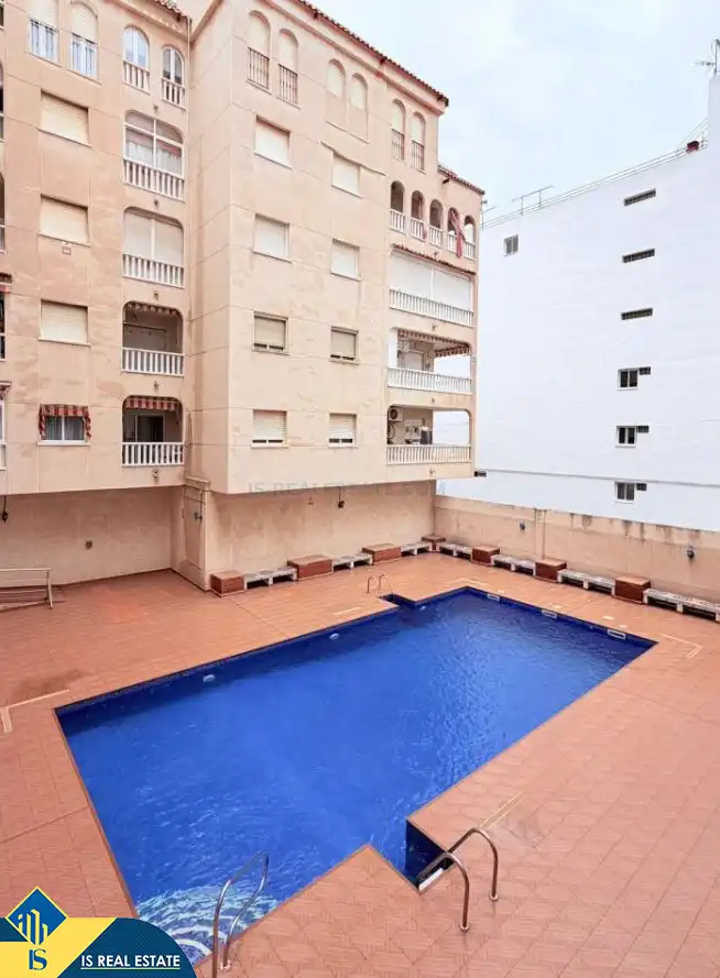 Piscina de Apartament en venda en Torrevieja amb Aire condicionat, Calefacció i Terrassa