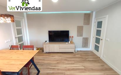 Living room of Flat for sale in  Barcelona Capital  with Air Conditioner, Heating and Parquet flooring