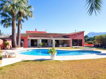 Xalet amb piscina en venda a La Xara - La Sella