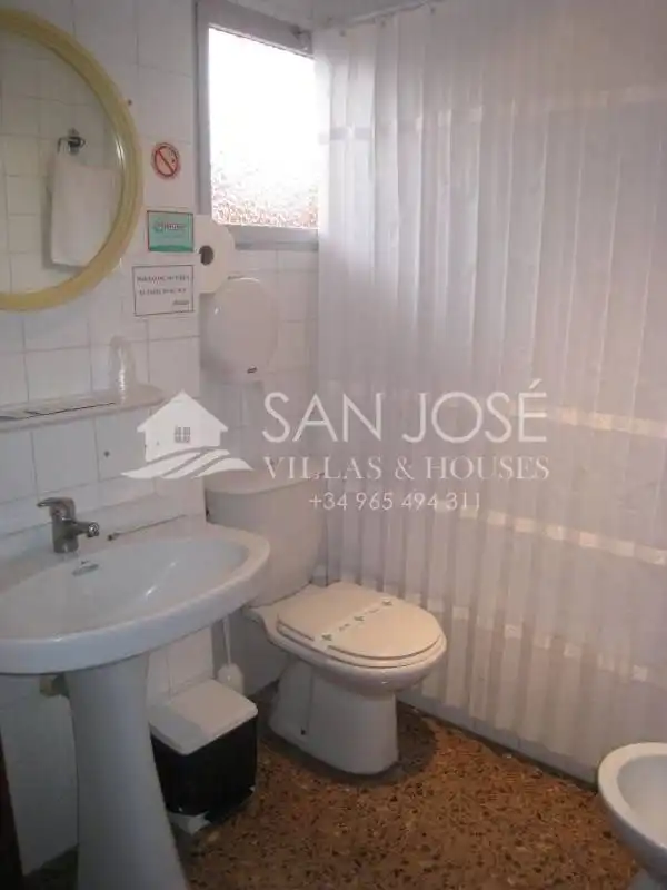 Badezimmer von Gebäude zum Verkauf in Aspe