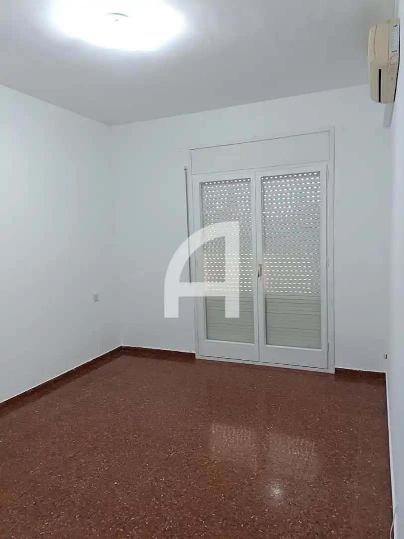 Flat for rent in Francesc Layret, Centre