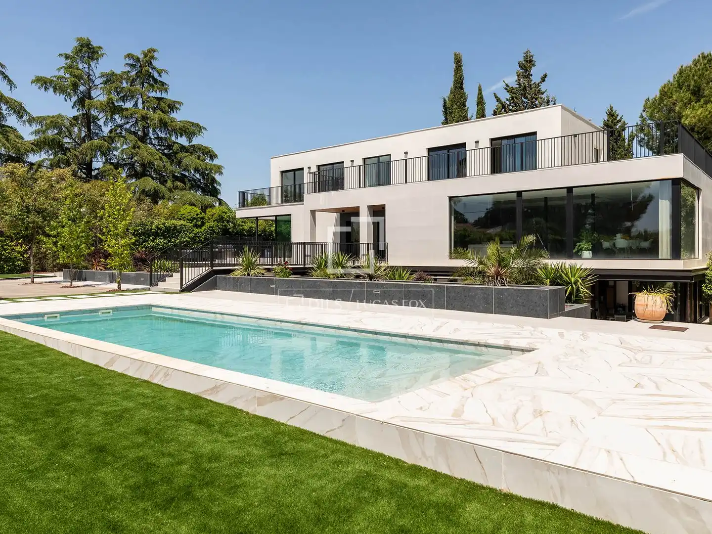 Piscina de Casa o xalet en venda en Majadahonda amb Aire condicionat, Calefacció i Jardí privat