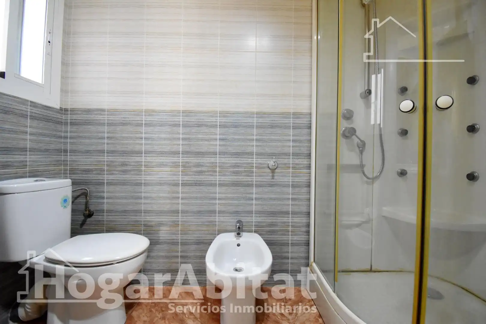 Baño de Piso en venta en Gandia con Terraza, Trastero y Amueblado