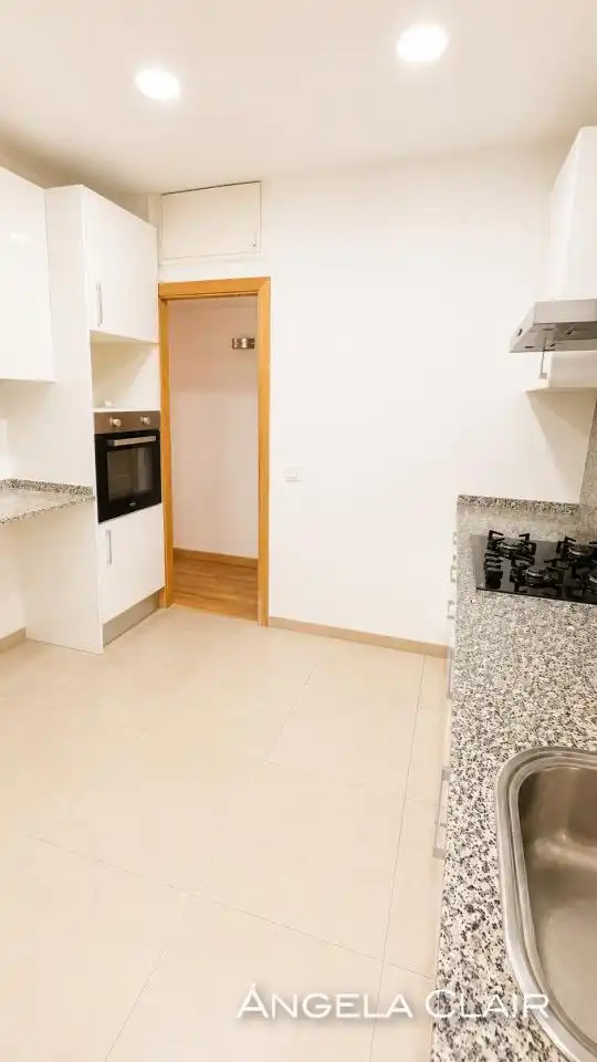 Kitchen of Flat for sale in Barcelona  with Air Conditioner, Heating and Parquet flooring