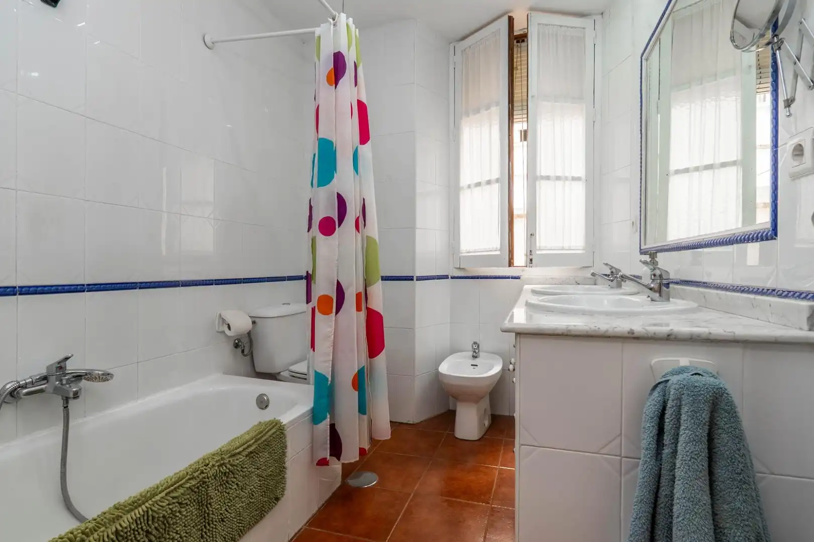 Bathroom of Flat for share in Granada  with Heating and Furnished