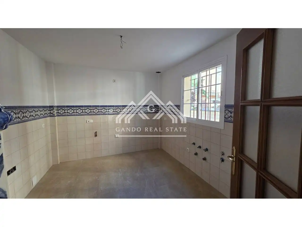 Jardí de Casa adosada en venda en Dos Hermanas amb Aire condicionat i Jardí privat