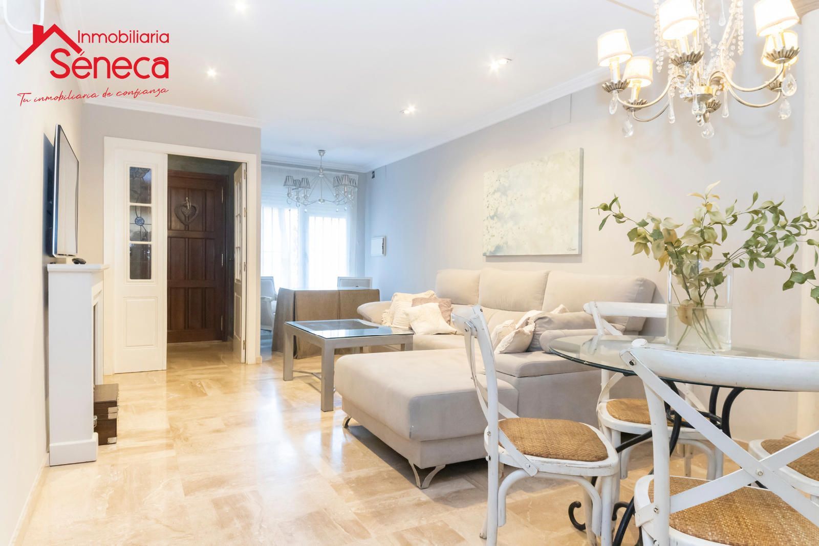 Sala d'estar de Casa adosada en venda en  Córdoba Capital amb Aire condicionat, Calefacció i Terrassa