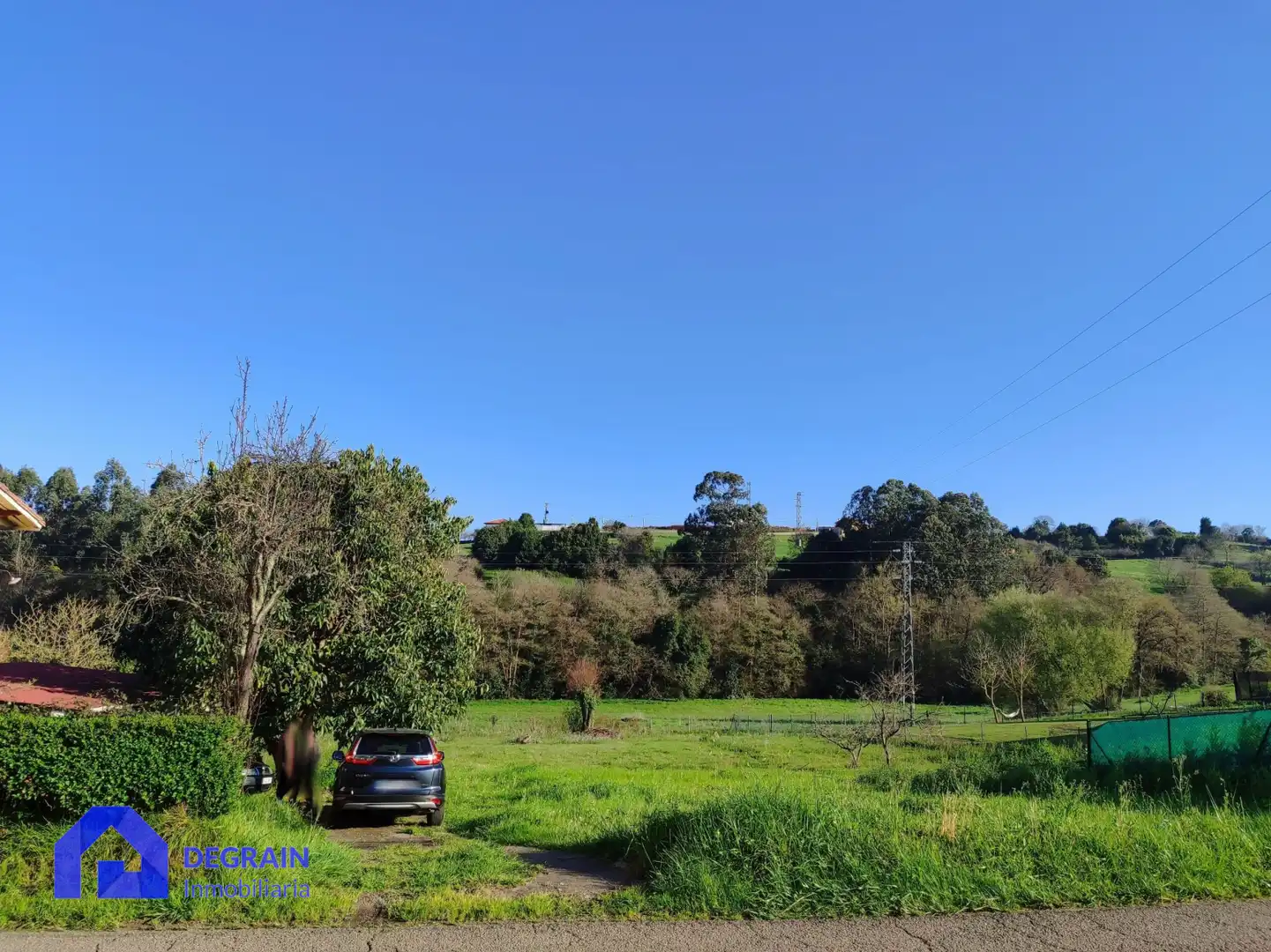 Außenansicht von Einfamilien-Reihenhaus zum Verkauf in Corvera de Asturias mit Privatgarten