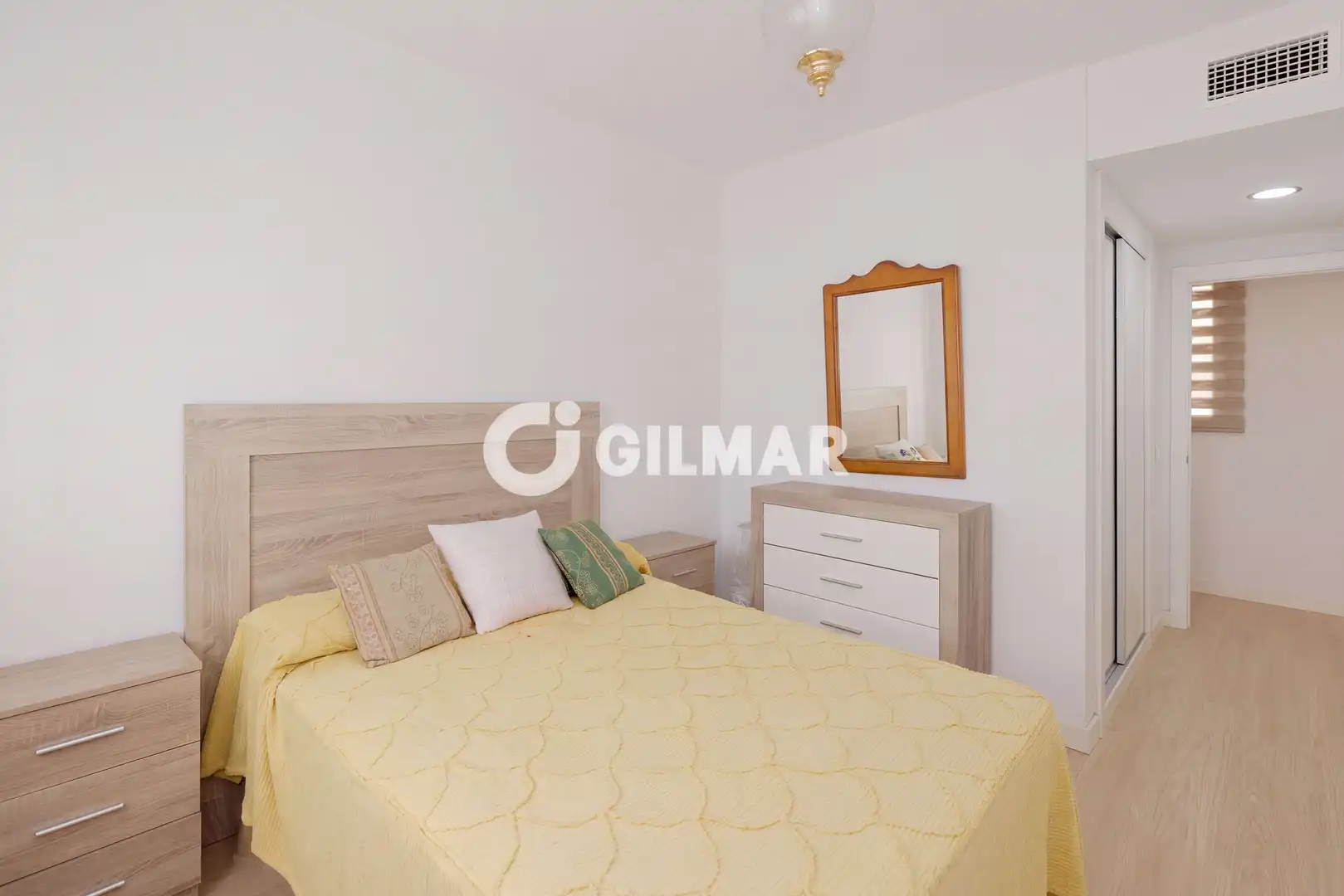 Bedroom of Flat for sale in Estepona Pueblo