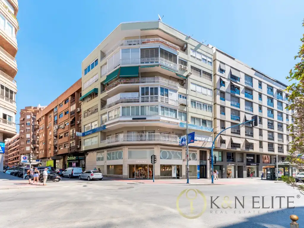 Vista exterior de Àtic en venda en Alicante / Alacant amb Aire condicionat i Terrassa