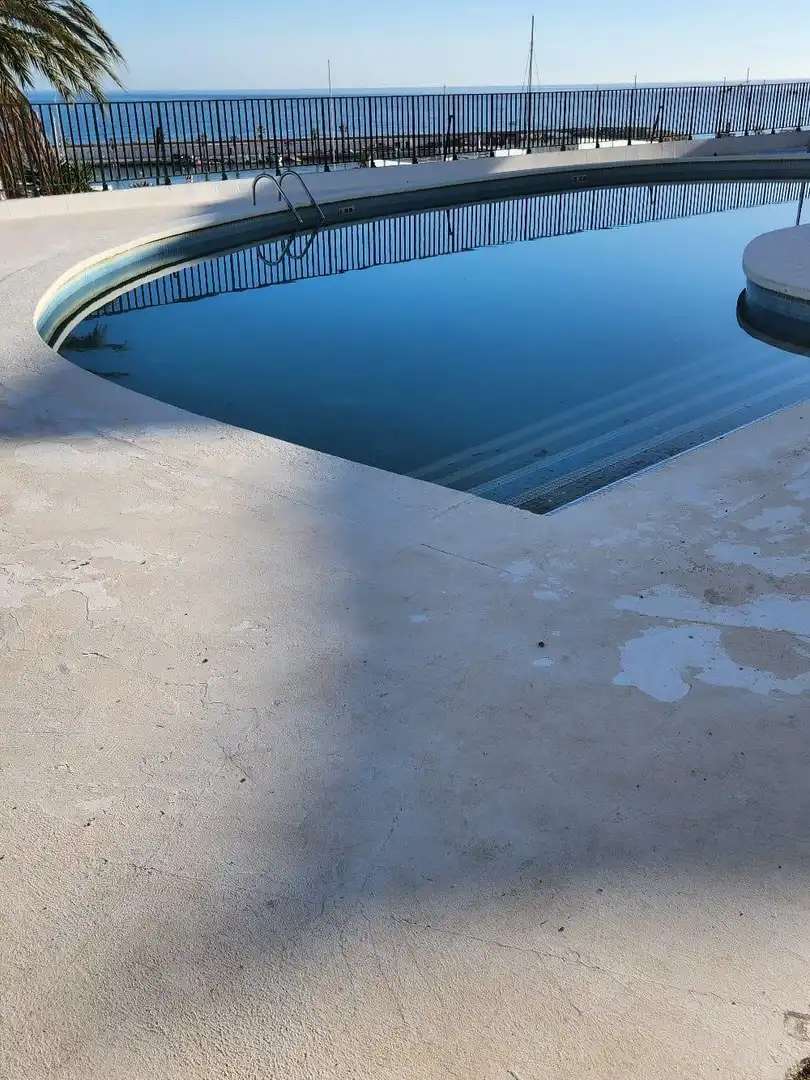 Schwimmbecken von Wohnung zur Miete in Sitges mit Klimaanlage, Privatgarten und Terrasse