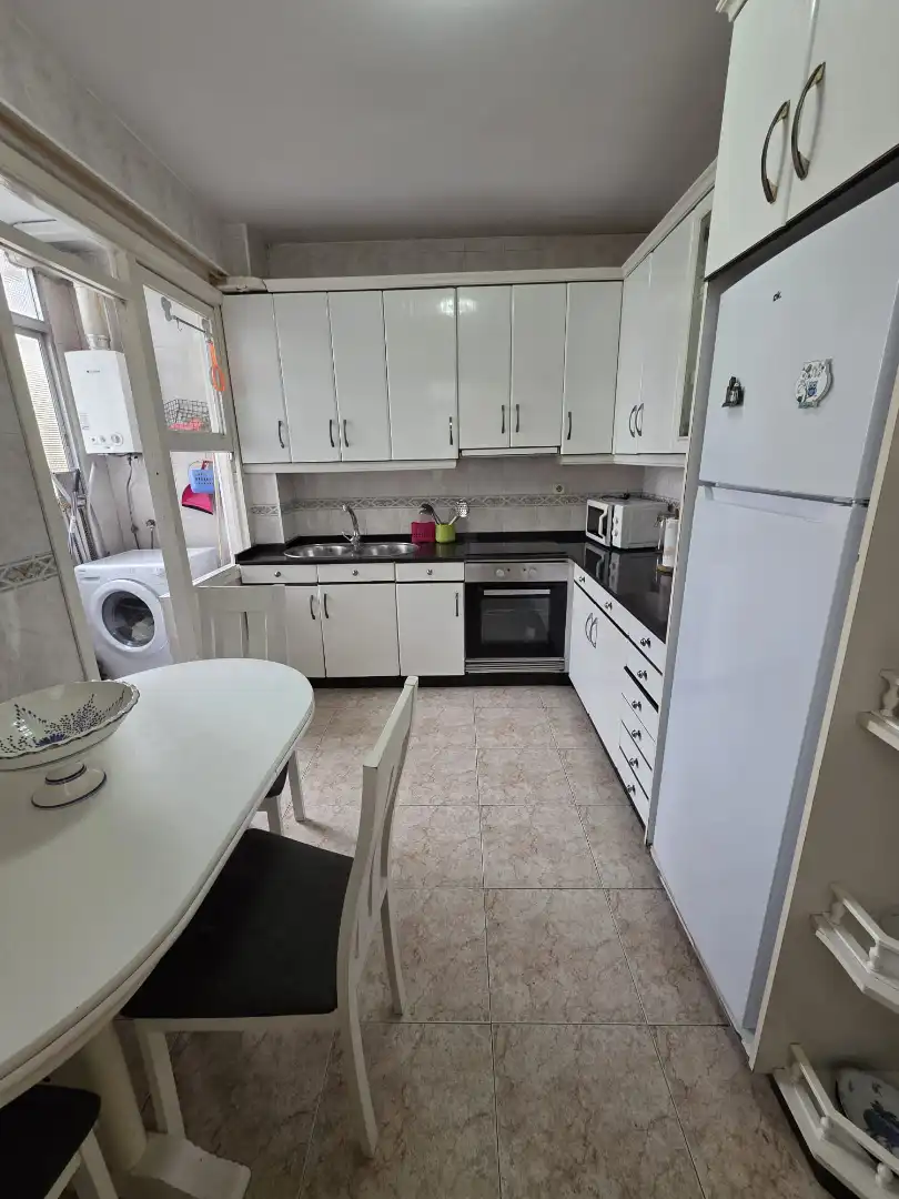 Cocina de Piso de alquiler en Ferrol con Calefacción, Amueblado y Horno