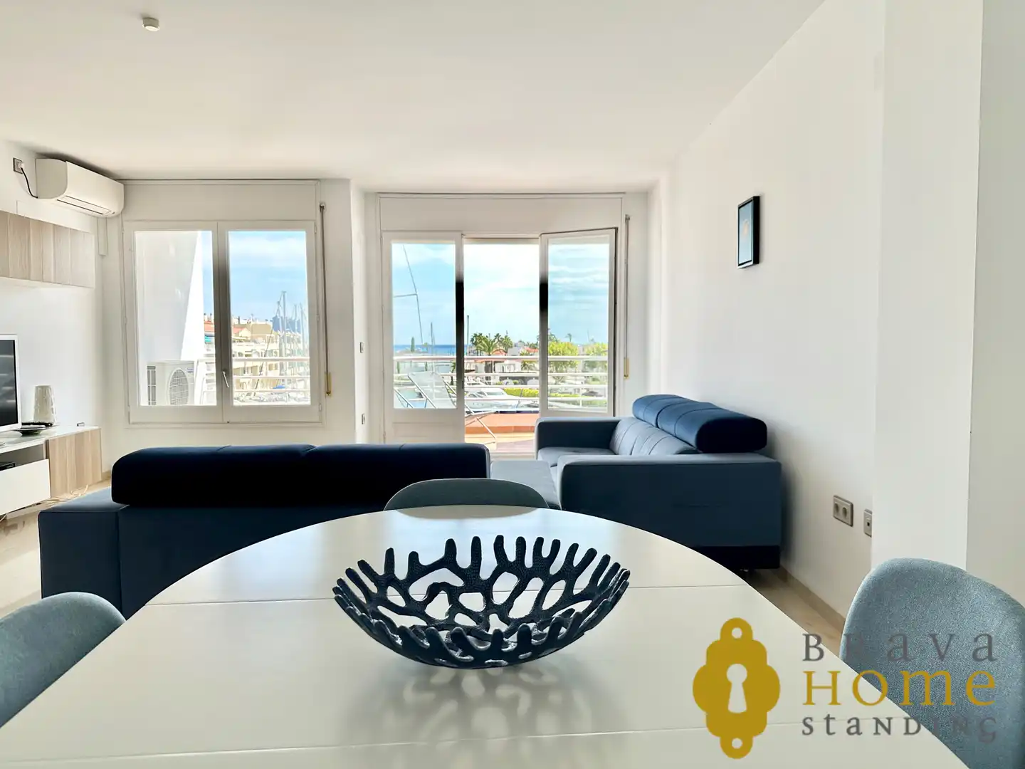 Wohnzimmer von Dachboden zum Verkauf in Empuriabrava mit Klimaanlage, Terrasse und Möbliert