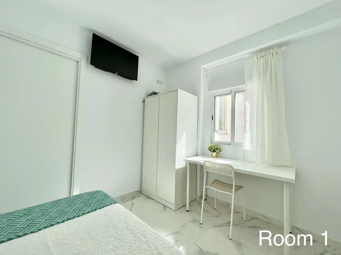 Bedroom of Flat for share in Sevilla  with Furnished, Washing machine and TV