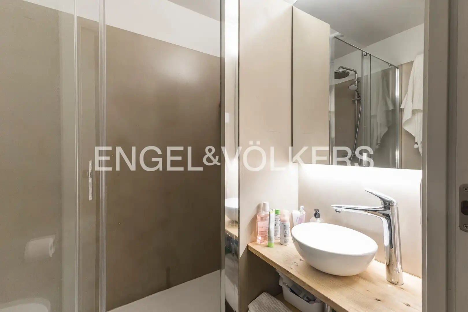 Baño de Dúplex en venta en Barcelona con Calefacción, Terraza y Trastero