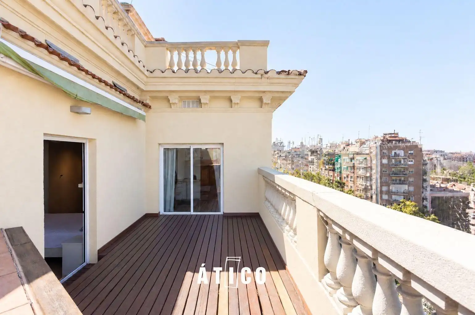 Ático con ascensor en venta en Eixample