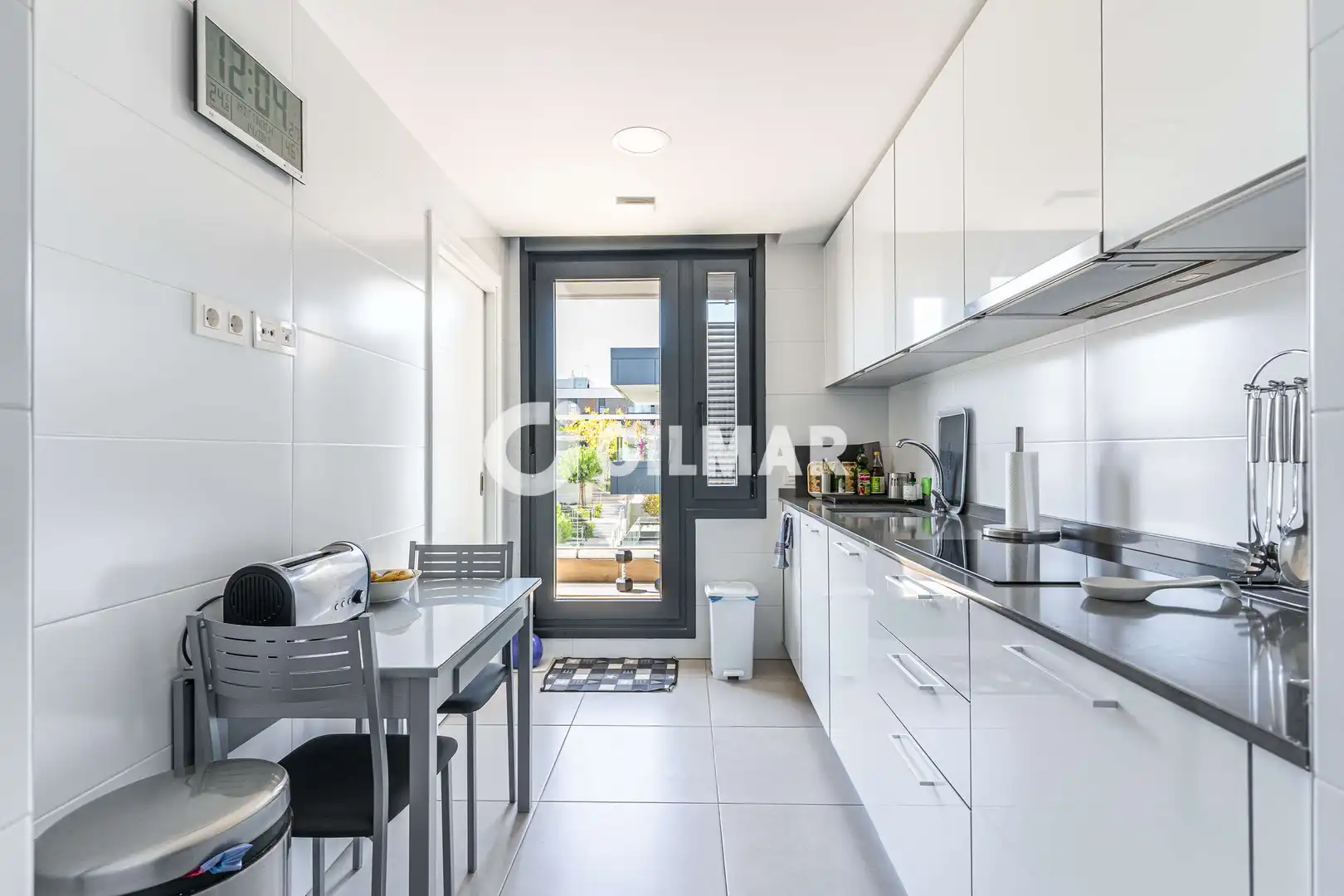 Küche von Wohnung zum Verkauf in Las Rozas de Madrid mit Heizung, Privatgarten und Abstellraum
