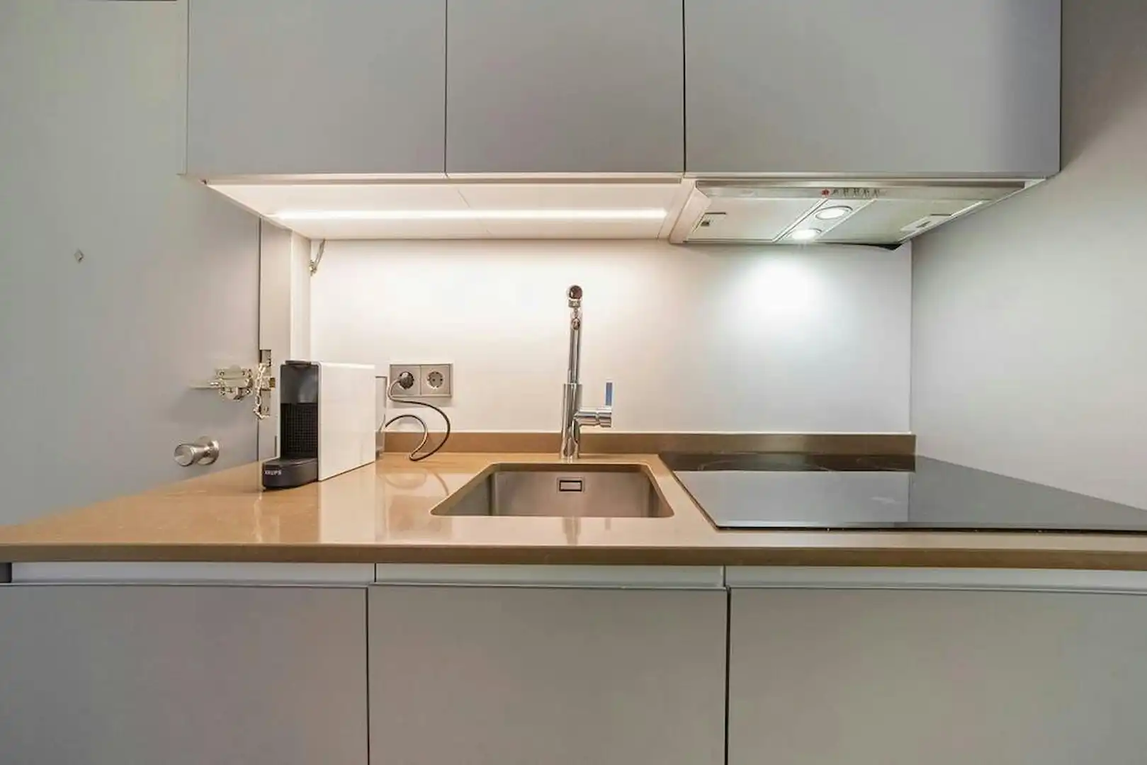 Kitchen of Flat for rent in Madrid  with Air Conditioner, Washing machine and TV