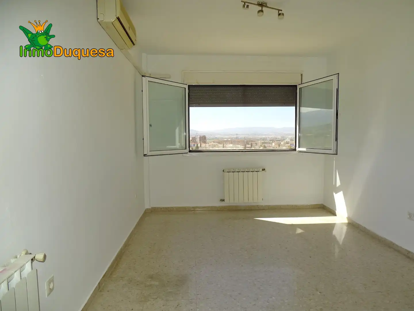 Bedroom of Flat for sale in  Granada Capital  with Air Conditioner, Heating and Storage room