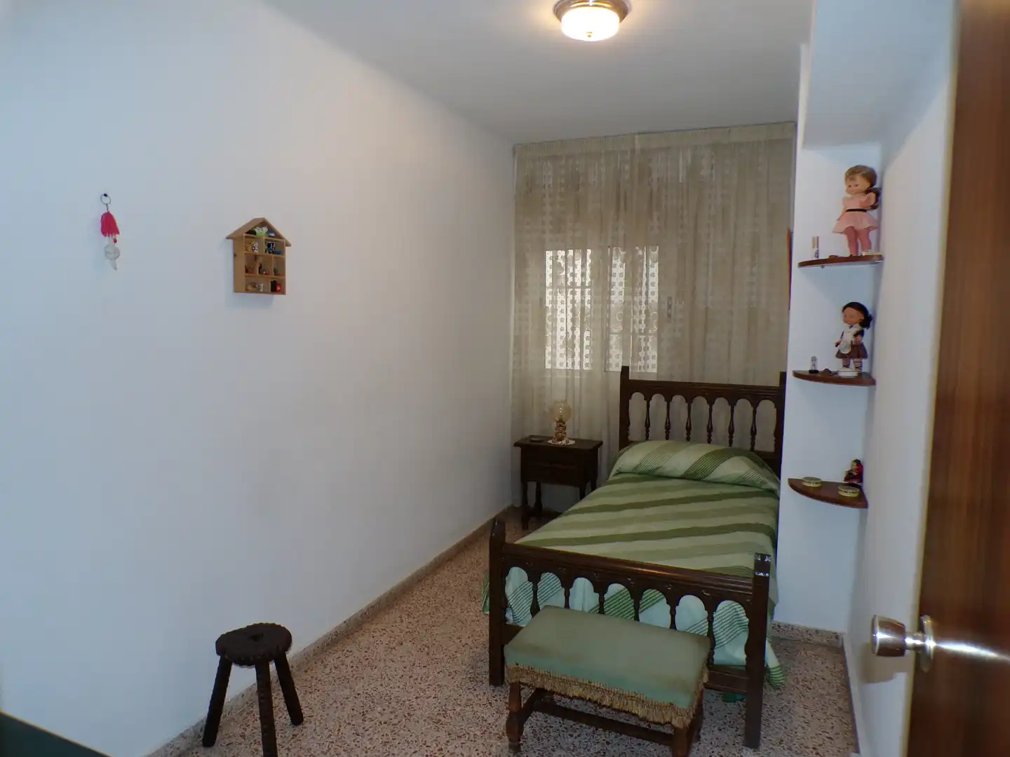Schlafzimmer von Wohnung zum Verkauf in Rocafort mit Ofen und Balkon